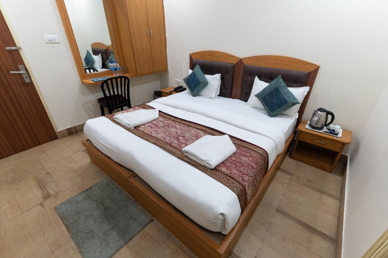 The Century Plaza Hotel Varanasi Exterior photo