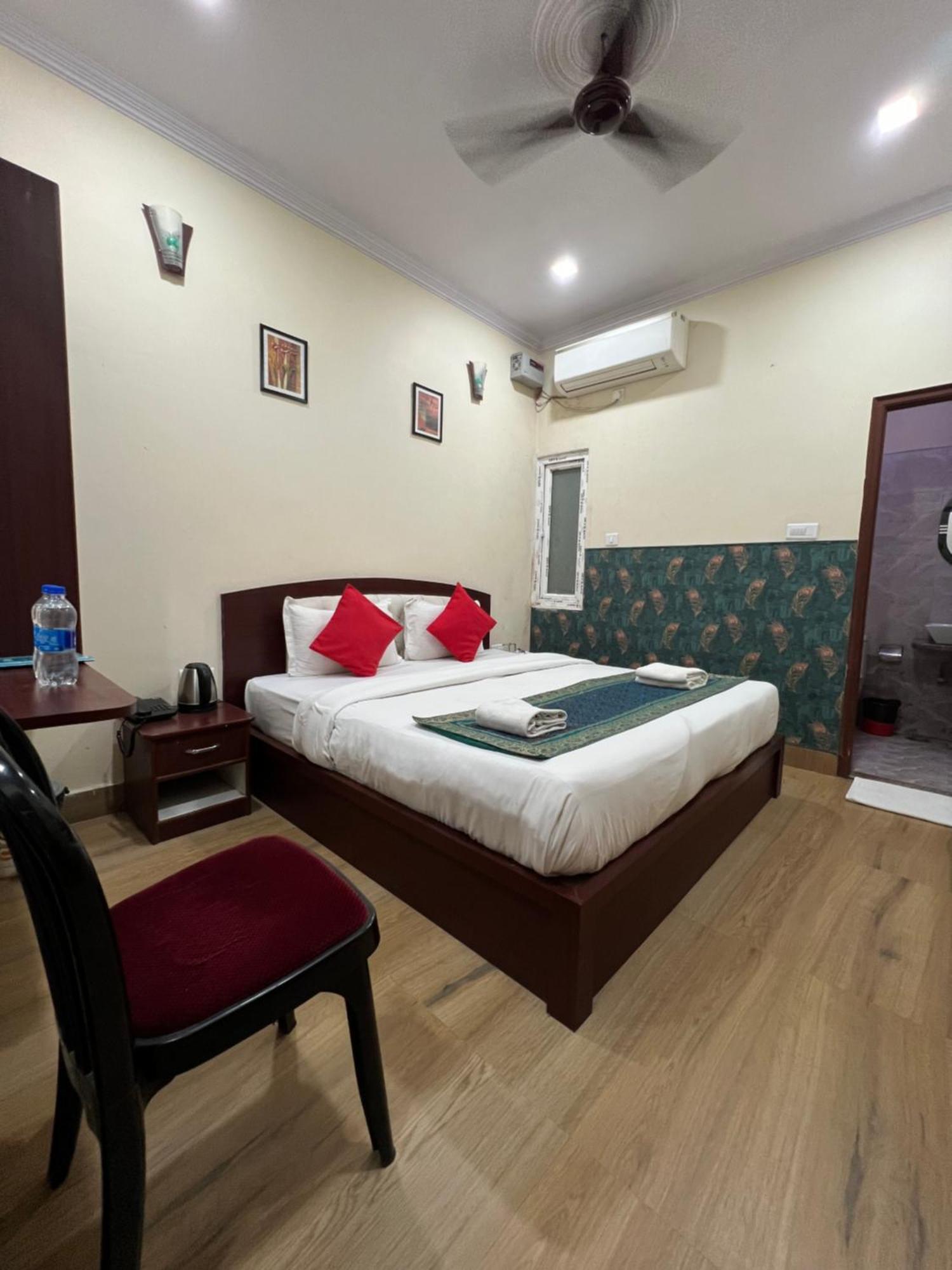 The Century Plaza Hotel Varanasi Exterior photo